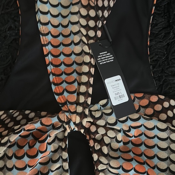 NWT Cut Out Top! - Picture 5 of 11